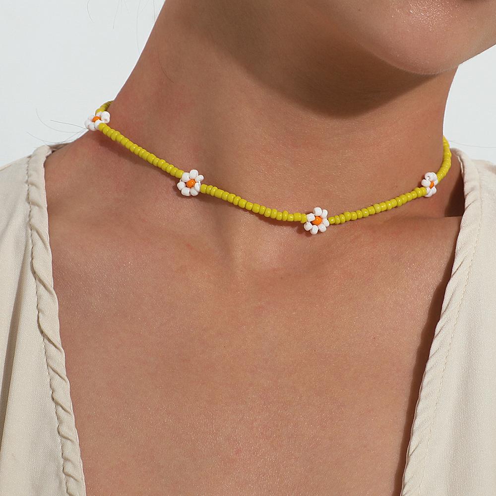 90s Beaded Flower Necklace